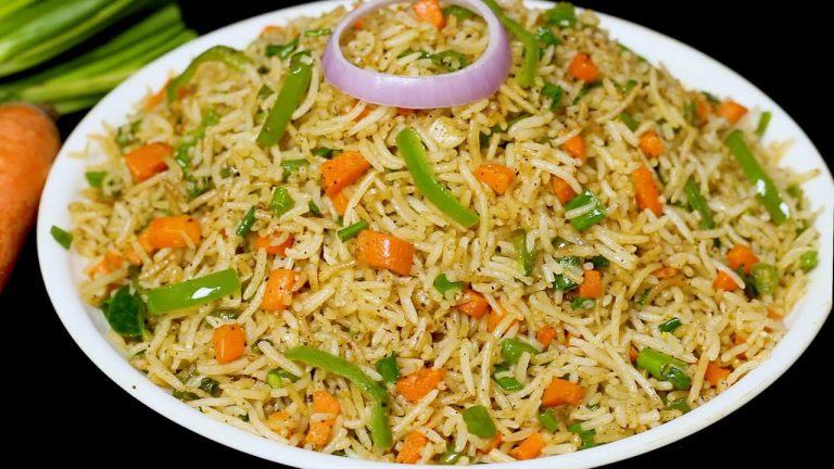 వెజ్ రైస్ 10 నిమిషాల్లో రుచిగా అందరికి నచ్చేలా ఇలా చేయండి టేస్ట్ సూపర్ గ ఉంటుంది || Veg Fried Rice