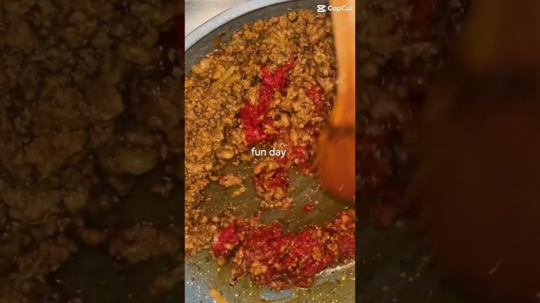 Easy Recipe: Onions + Minced Meat + Tomato Paste 😋”