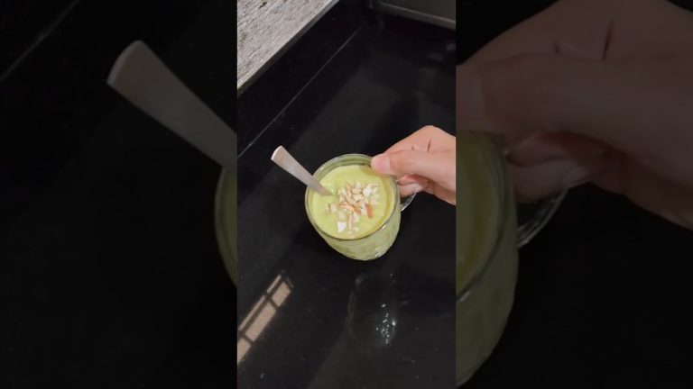 avacado smoothie Recipe 🥑 #avacados #avacadosmoothie #youtubeshorts #shorts