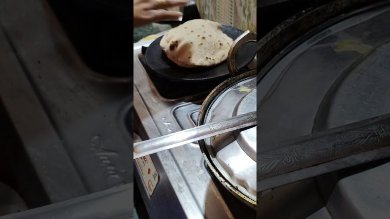 world best tawa roti 🌍🥞#food#recipe#breakfast#cooking#shortsfeed #nehaviralrecipe#explore #rotisabzi