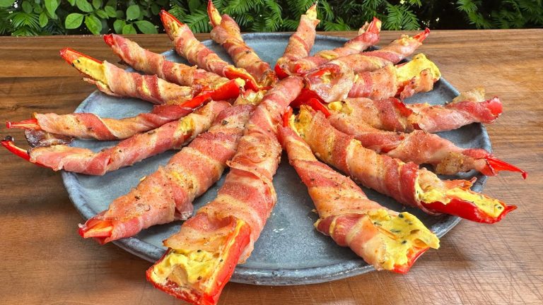 Paprika-Frischkäse Schiffchen in Bacon – einfaches Fingerfood vom Grill