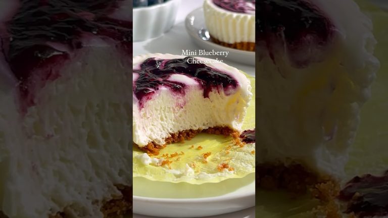 Mini Blueberry Cheesecake #blueberrycheesecake #cheesecake #desserts Recipe is in description👇