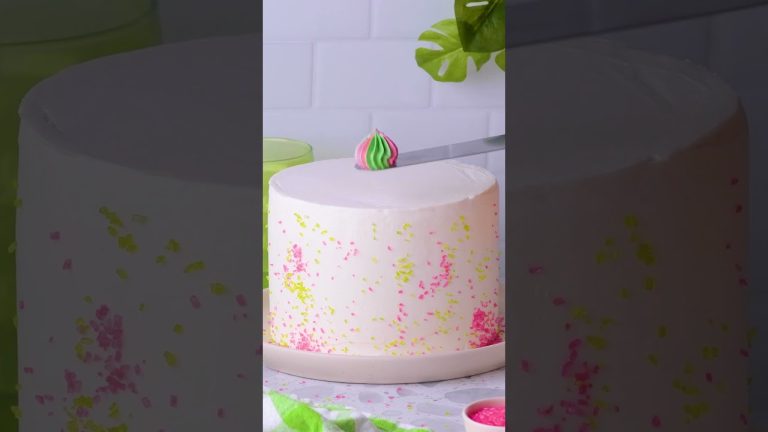 Heat up your icing spatula to achieve a sideways piping cake look