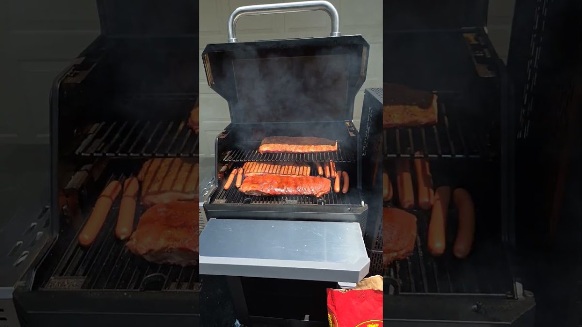 Masterbuilt Gravity Smoker Tips: Charcoal + Wood for Amazing Flavor #bbq #grill #grilling