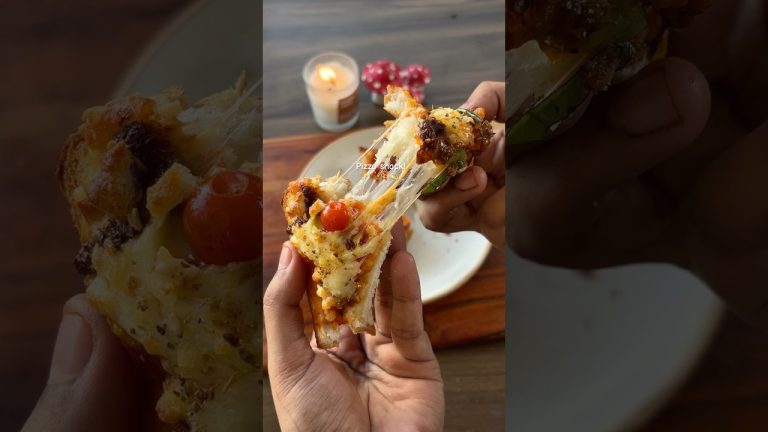 Pizza toast! #youtubeshorts#recipe #baking#food#gilmoregirls #fall#viral#lionfield