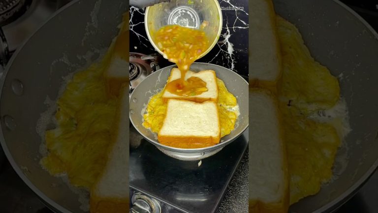 Bread omelette 🍳 ASMR // #asmr #recipe #omelette #egg #shorts #shortsfeeds