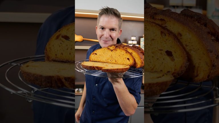Pizza Sauerteigbrot 🍕🥖 Pizza Sourdough Bread #shorts #sourdough #einfachbacken