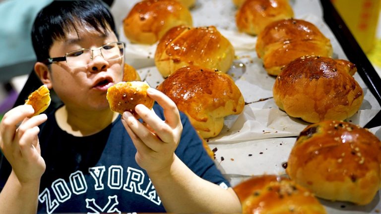 HOW TO MAKE BAKED BBQ PORK BUNS (CANTONESE CHAR SIU BAO)