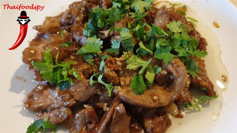 Thai Stir fried Pork with Garlic, called Moo Kratiam #Thaifood #Recipes