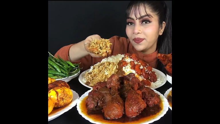 ASMR: EATING SPICY PRAWN CURRY🔥 BASMATI RICE || #shorts #mukbangn#asmreating #mukbangasmr #asmr