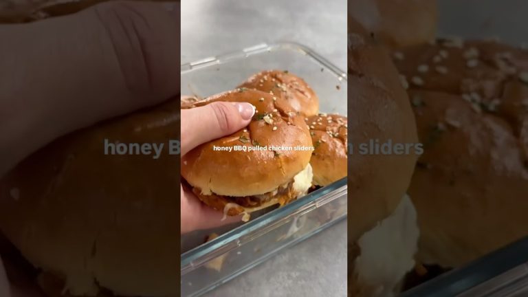 High Protein Honey BBQ Pulled Chicken Sliders!Only 425 Calories!🍖🍗🍔#food #shorts #highproteinrecipes