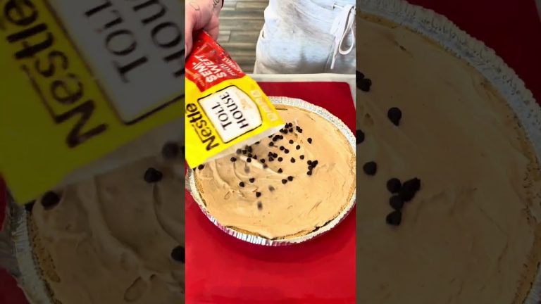 4 ingredient no bake pie #easyrecipe #recipe #cookingvideo #baking #cooking #food #dessert #sweet