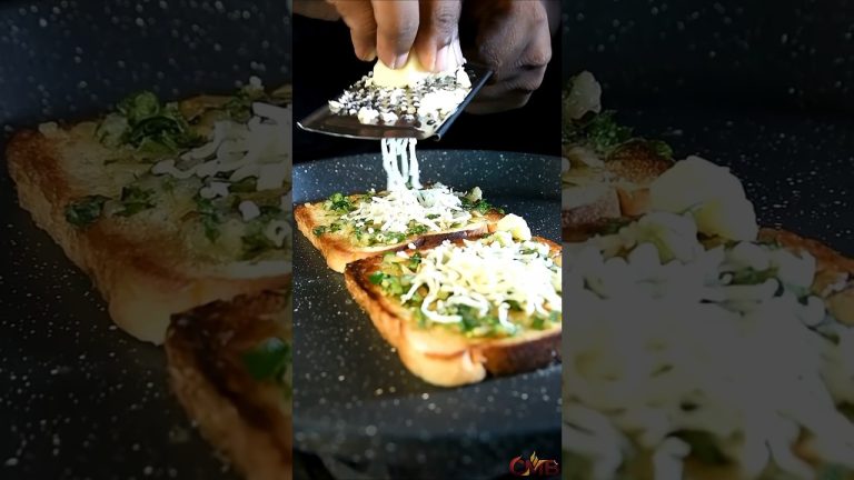 Melting Cheesy Garlic Bread Recipe 🧄🧀 | Yummy, Crispy & Super Delicious 😋 #shorts