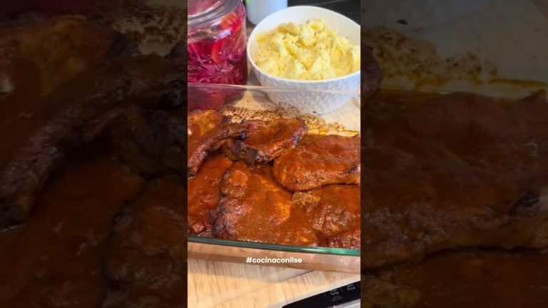 Chuletas Horneadas con Puré de Papas #shorts  #recetas #cooking #recetasfaciles #food #receta