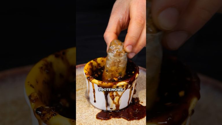 PROTEINOWY PONIEDZIAŁEK: Chrupiące sajgonki 🫔 #coocharz #jedzenie #przepisy #sajgonki #shorts