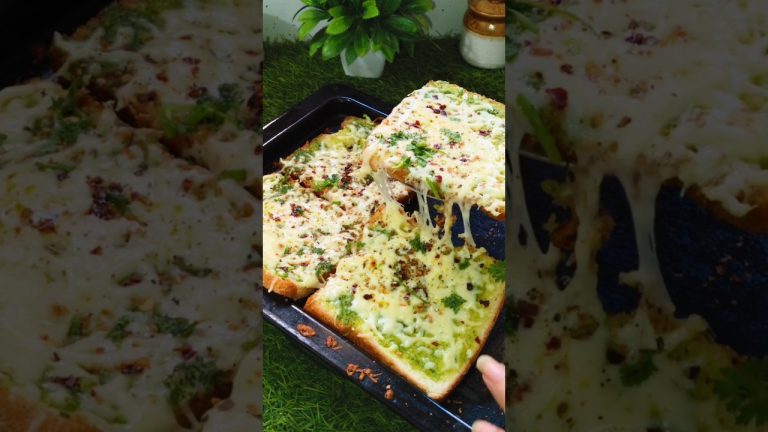 घर पर बनाएं चीज़ी गार्लिक ब्रेड | Easy Garlic Bread Recipe | Evening Snack Recipe 🍞🧄🧀 #food #recipe