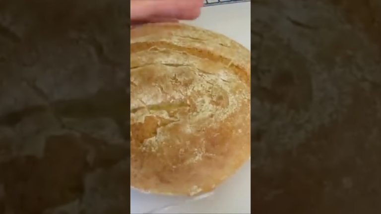 French CRUSTY WHITE BREAD 🥖 So YUMMY 😋 #food #homemade #bread #recipe #shorts