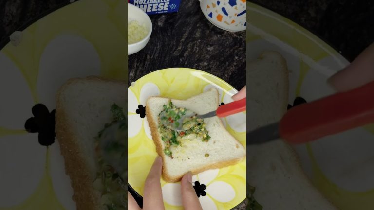 Garlic Bread Recipe 🍞 #shorts #viral #garlicbread #garlicbreadrecipe #food #eveningsnacks #recipe