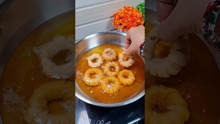 Gujiya Recipe #shorts #viral #trending #gujiya #gujiyarecipe #sujigujiya #streetfood #sweet #dessert