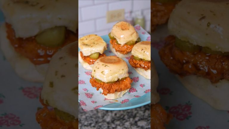 Hot honey Chicken sliders #chickenrecipes #cooking #friedchicken #recipe #cookingshorts #cookwithme