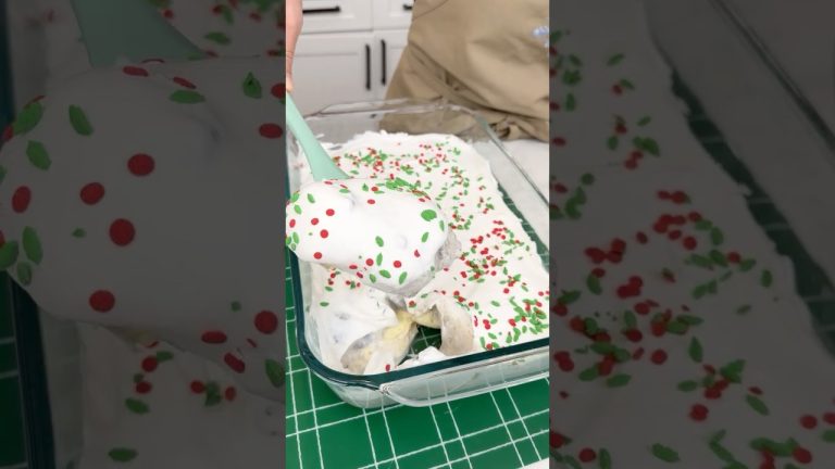 No bake Holiday treat🎄 #recipe #easyrecipe #holiday #christmas #dessert #cheesecake