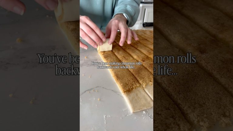 The trick to perfect swirls every time! 🤎 #bakingtip #cinnamonrolls #autumn