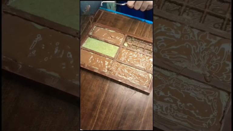 kunafa chocolate🤤#shortsfeed #viral #chocobar#ytshorts #explore #dessert