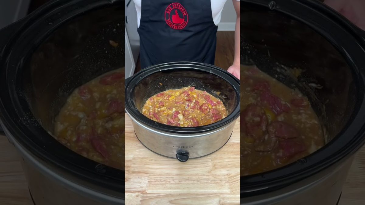 Crockpot Cheddar Steak & Gravy Noodles! 🤤