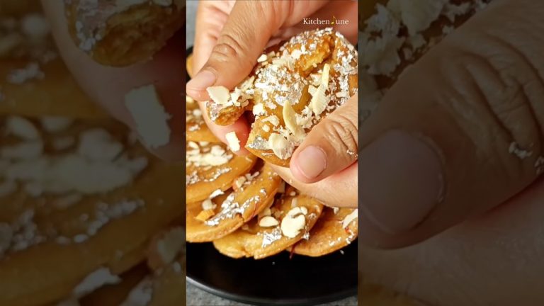 Sweet Mathri Recipe 😋 Karva chauth special mithaai.#shorts #sweet #mathri #recipe #foodie