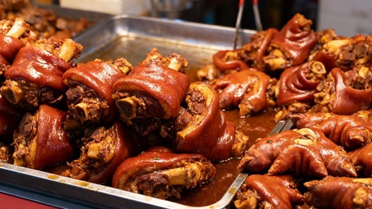 Two Most Favorite Pig Organs in Chinese – Yummy Braised Pork Knuckle and Face🐖