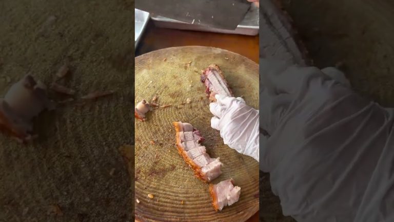 Delicious big crispy pork 😋! #food #bbqmeat #bisonmeat #chinesefood #delicious #meatmarket #cooking