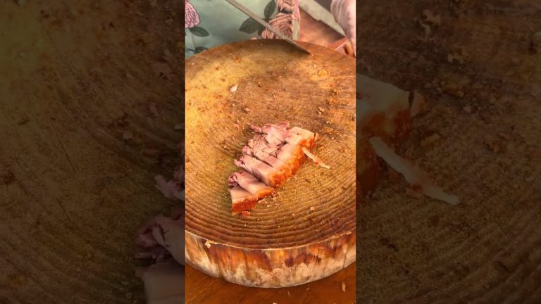 Delicious big crispy pork 😋! #food #bbqmeat #bisonmeat #chinesefood #delicious #meatmarket #cooking