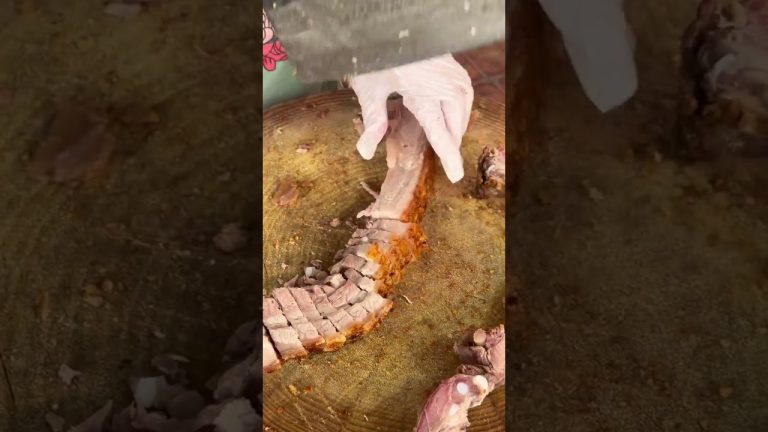 Delicious big crispy pork 😋! #food #bbqmeat #bisonmeat #chinesefood #delicious #meatmarket #cooking