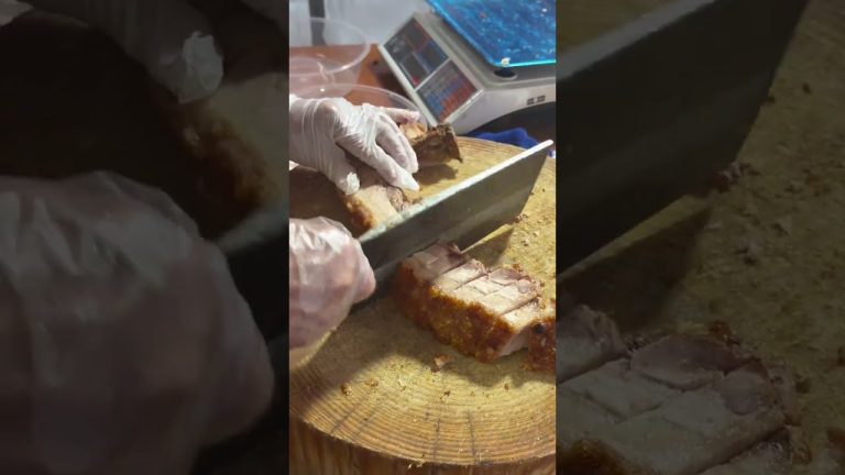 Delicious big crispy pork 😋! #food #bbqmeat #bisonmeat #chinesefood #delicious #meatmarket #cooking