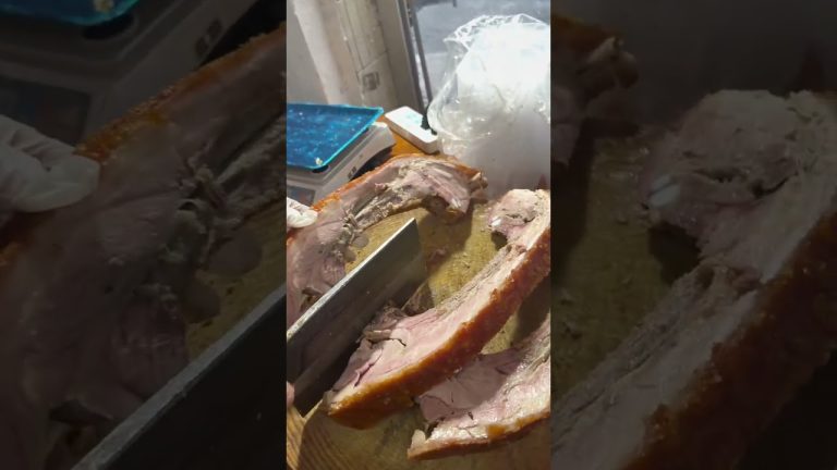 Delicious big crispy pork 😋! #food #bbqmeat #bisonmeat #chinesefood #delicious #meatmarket #cooking