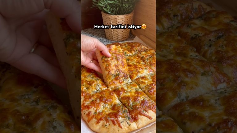 Sarımsaklı ekmek tarifi😍 #sarımsaklı #ekmek #foodshorts #shortsfood Malzemeler yorumda 👇👇