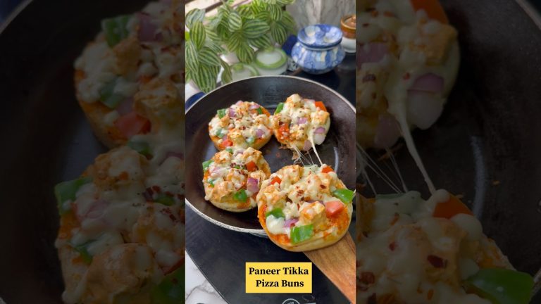 #ytshorts Cheesy Paneer Tikka Pizza Buns #shorts #viral