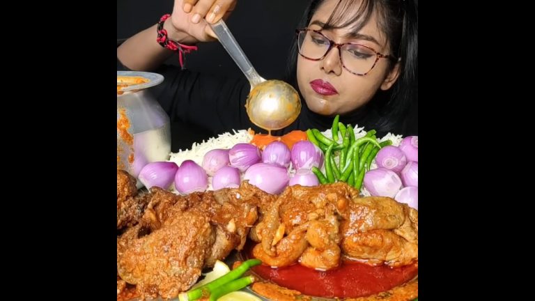 ASMR: EATING SPICY CHICKEN CURRY🔥 BASMATI RICE || #shorts #mukbangn#asmreating #mukbangasmr #asmr