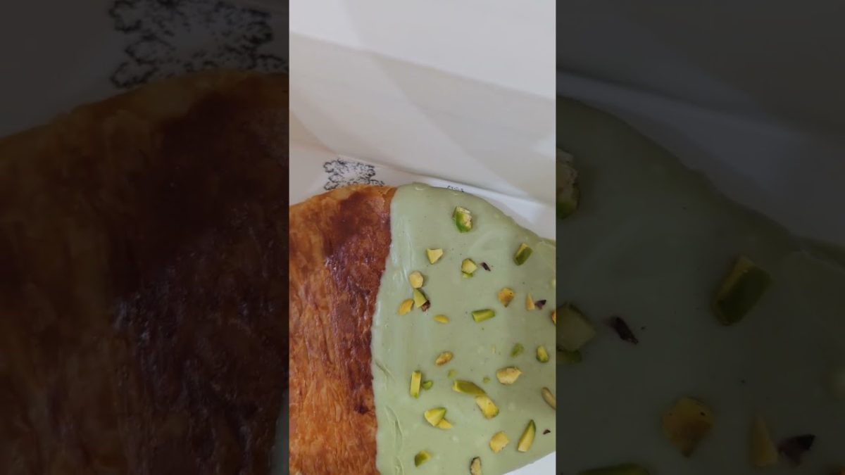 Pistachio croissant #pistachio #paul