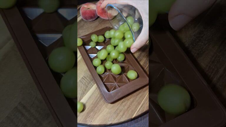 White grape matcha chocolate bark 🍇💚 (vegan & easy!)