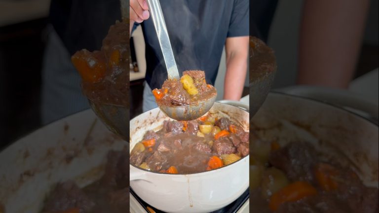 Easy Beef Stew 🥘! Perfect winter recipe #beefstew #comfortfood  #recipes