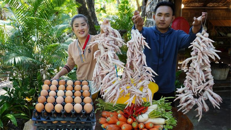 Brother and Sister cooking –  Chicken feet and chicken eggs recipe – Homestyle cooking