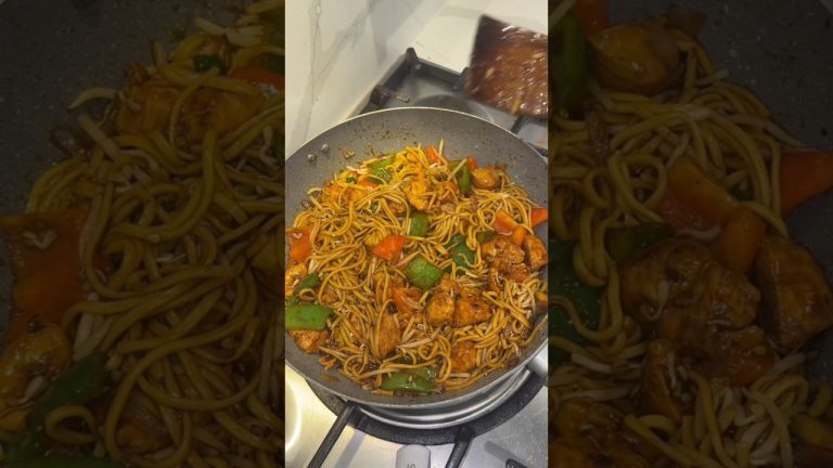 Chicken Stir Fry Noodles 🍜 #chicken #chinesefood #shorts