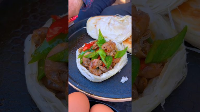 Chinese burger Stir-fried pork intestines with red chili peppers