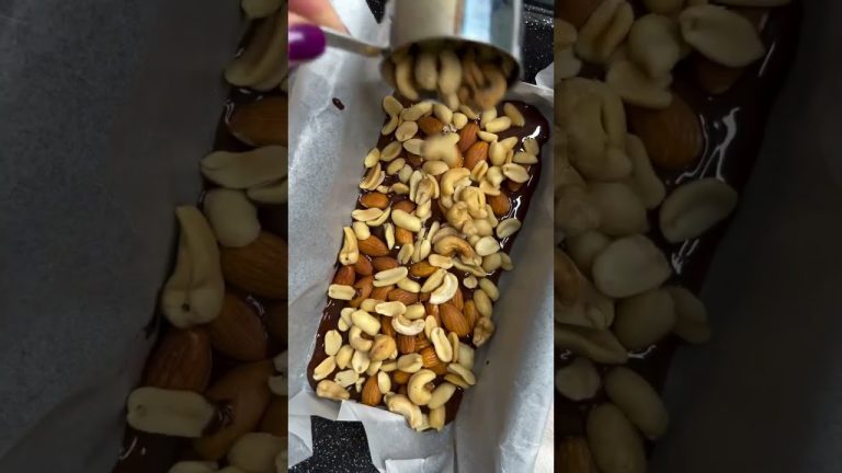 Vegan Strawberry Crunch Bark 🍓✨ (4-Ingredient Healthy Treat!)  #easyrecipes #recipe