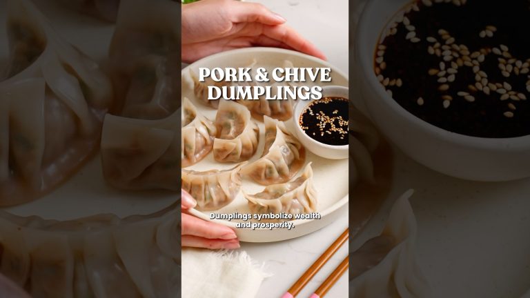 These homemade Pork & Chive Dumplings 🤤 #easyrecipe
