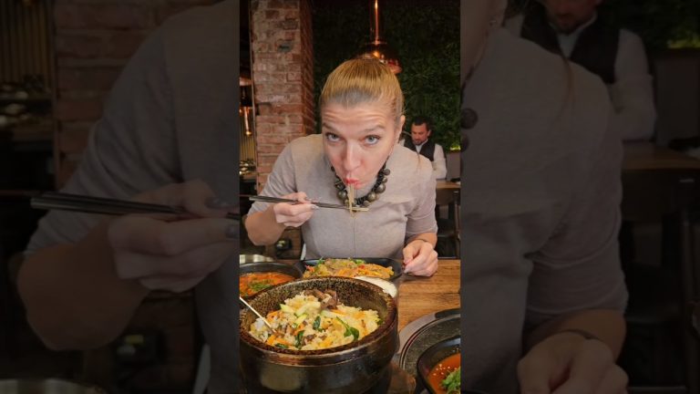 La Jeonjuu Korean BBQ ai si varianta de plita de gatit la masa, dar si mancare gata gatita