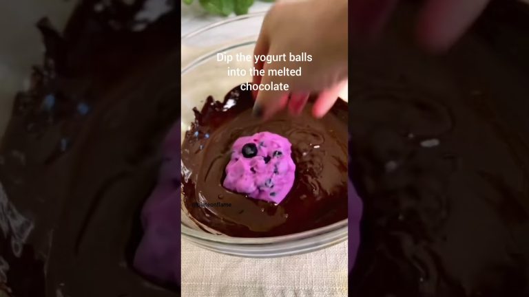 Blueberry Yogurt Chocolate Bombs | Viral Snack Recipe | Easy No Bake Dessert#frozenyogurt#bluberries