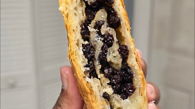 The Easiest Currants Roll recipe!!!!!