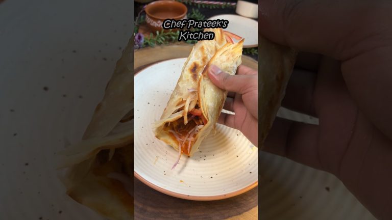 VEG PANEER ROLL ❣️😋 #shorts #vegroll #paneerroll #paneerrecipe #vegrollrecipe #snacks #snacksrecipe